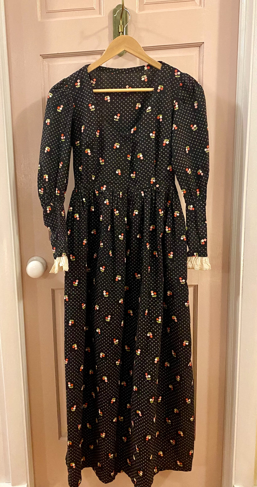 1970s DITSY FLORAL PRAIRIE DRESS