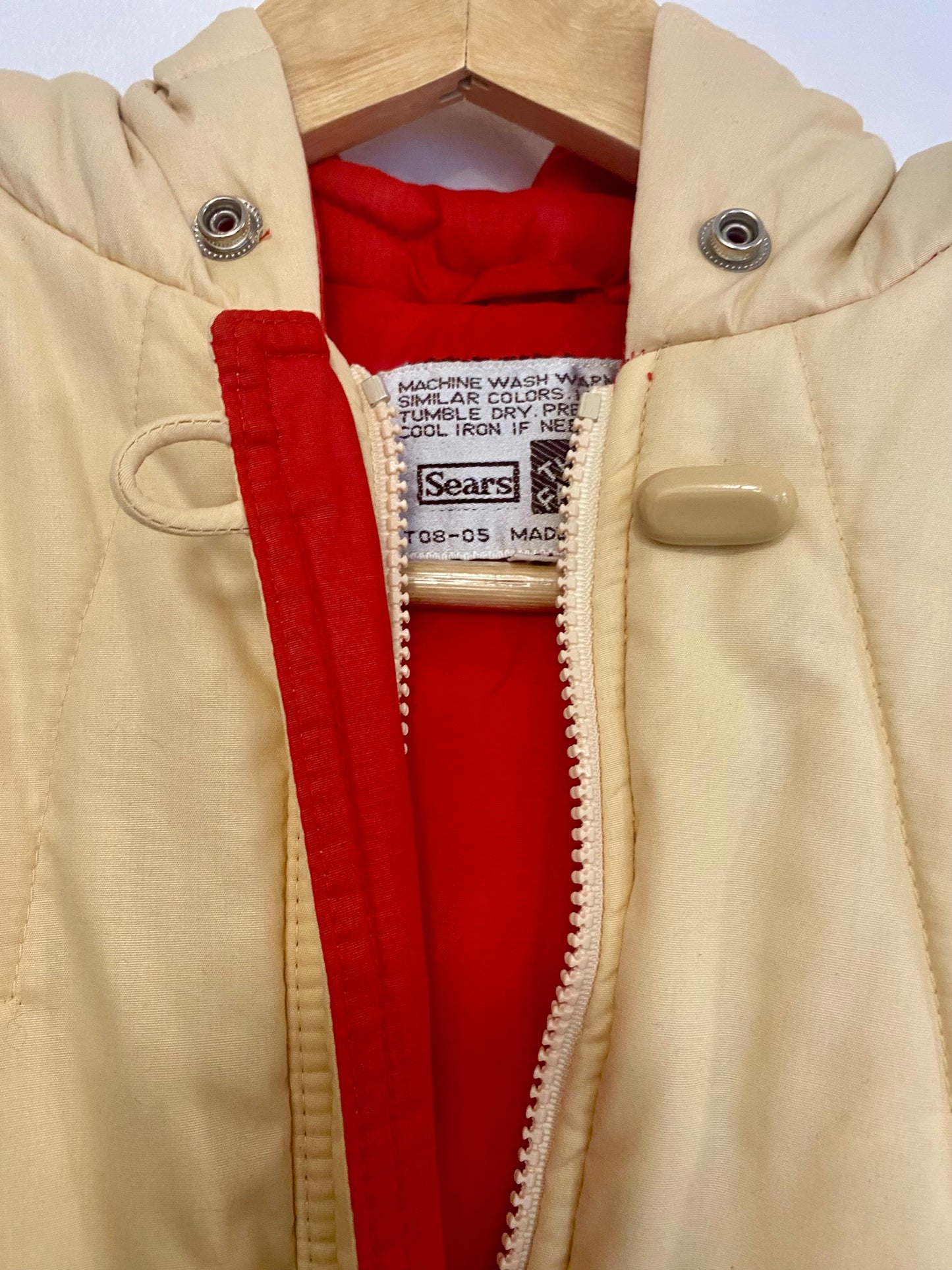 1970s PALE YELLOW PUFFER W/ TOGGLES