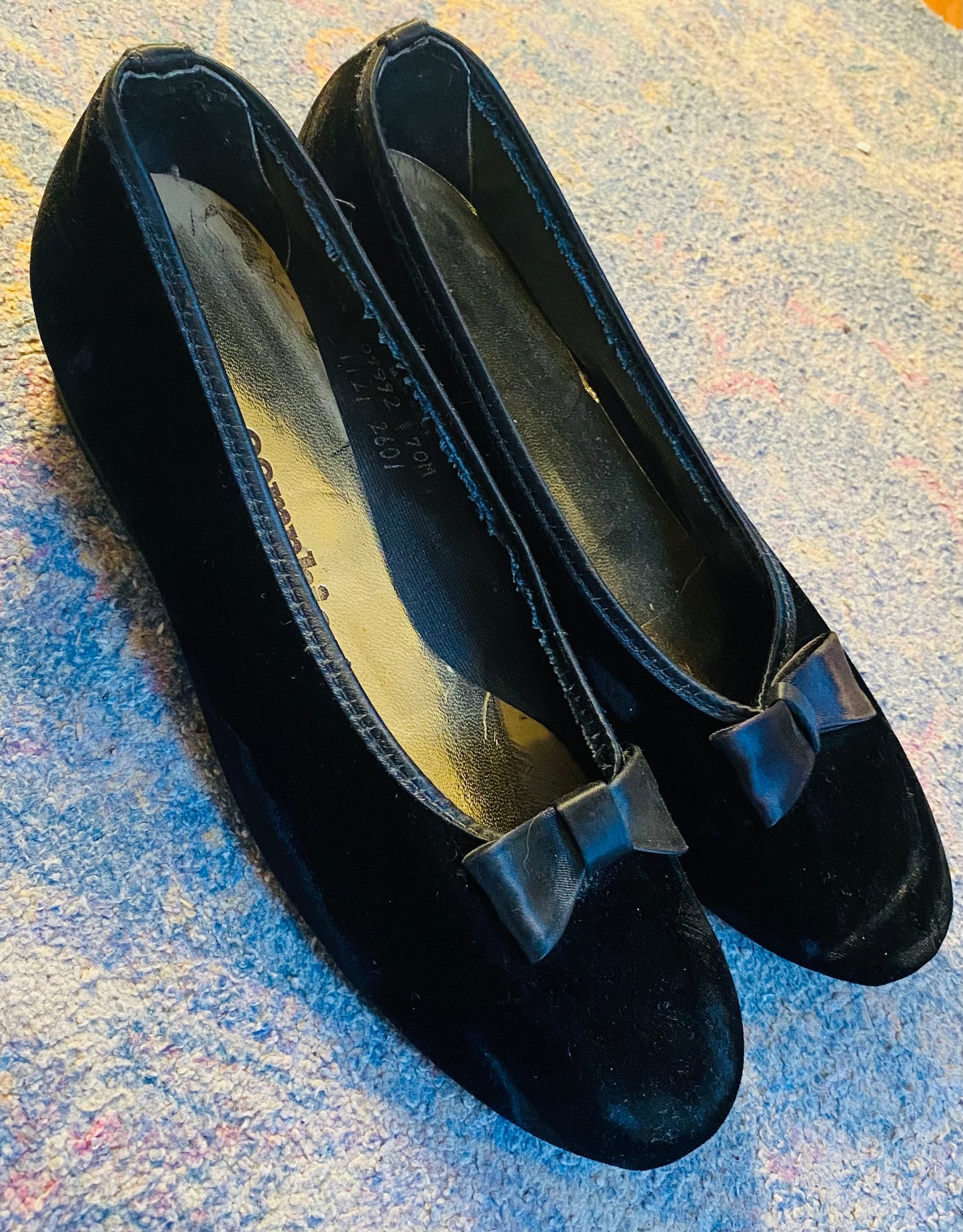 1970s BLACK VELVET OOMPHIES BALLET FLATS