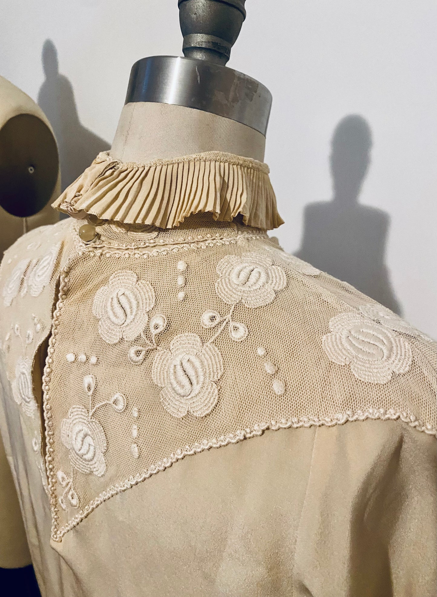 CHLOE, 1980s EDWARDIAN STYLE BUTTON UP