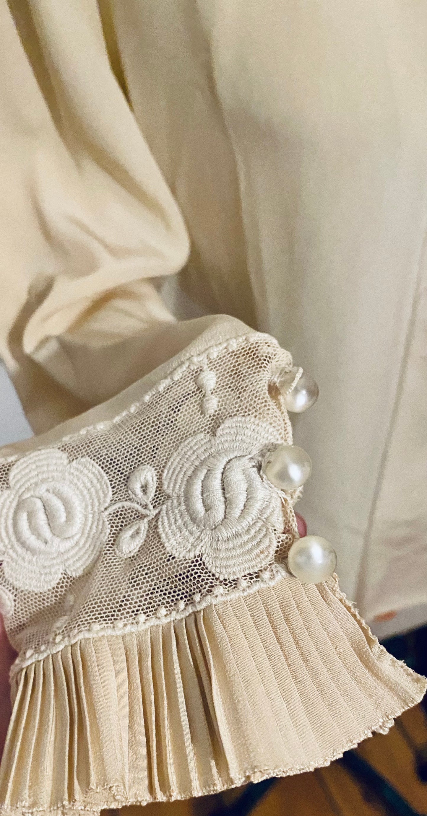 CHLOE, 1980s EDWARDIAN STYLE BUTTON UP