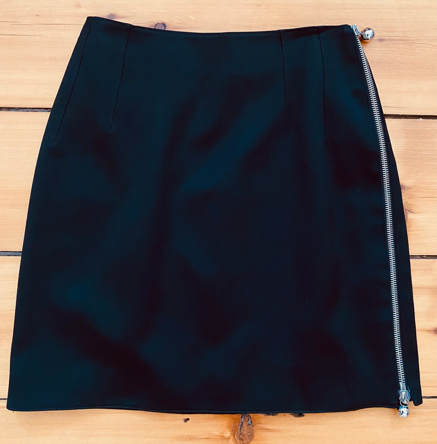 Black, side-zip skirt. Fits like extra small/small. Waist: 24" | Hip: 32" | Length: 16.75" | Era: 1980s | Brand/Maker/Country of Origin: Claude Montana, Made in Italy | Condition: Excellent