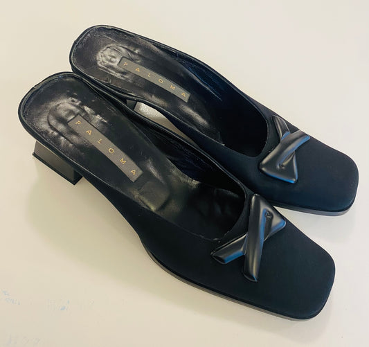 1980s VINTAGE BLACK MULE HEELS