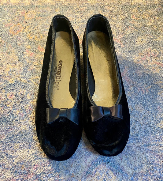 1970s BLACK VELVET OOMPHIES BALLET FLATS