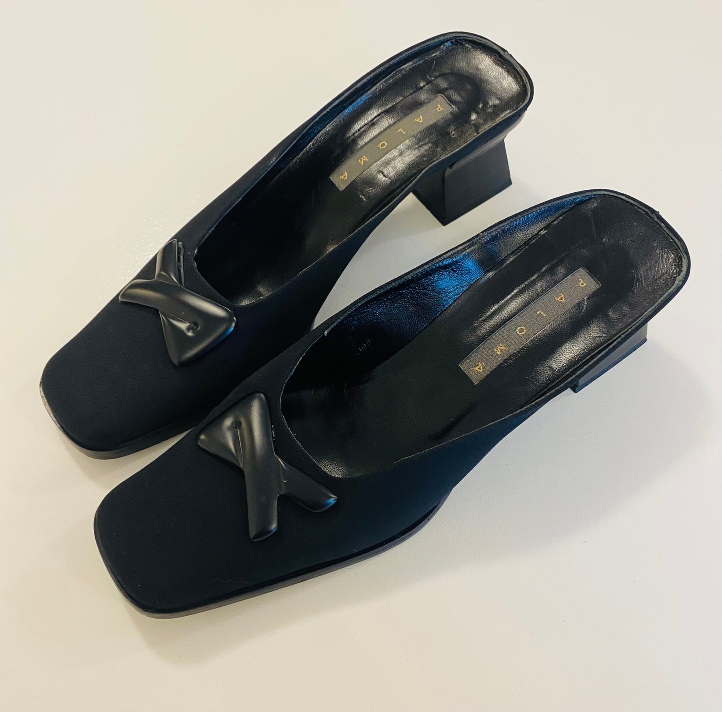 1980s VINTAGE BLACK MULE HEELS