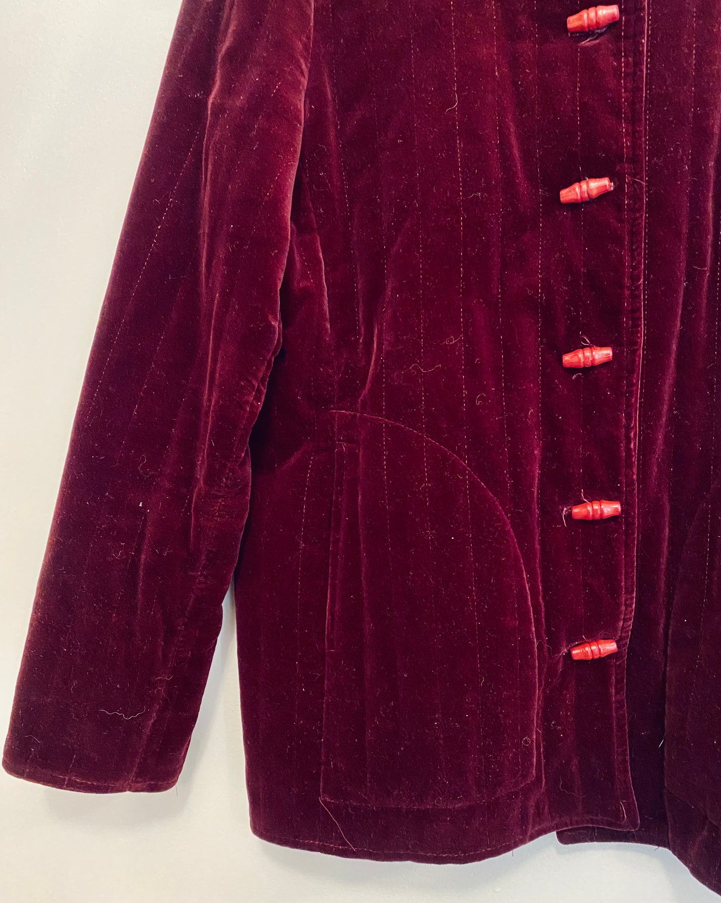 1980s QUILTED MAROON BLAZER W/ TOGGLE BUTTONS